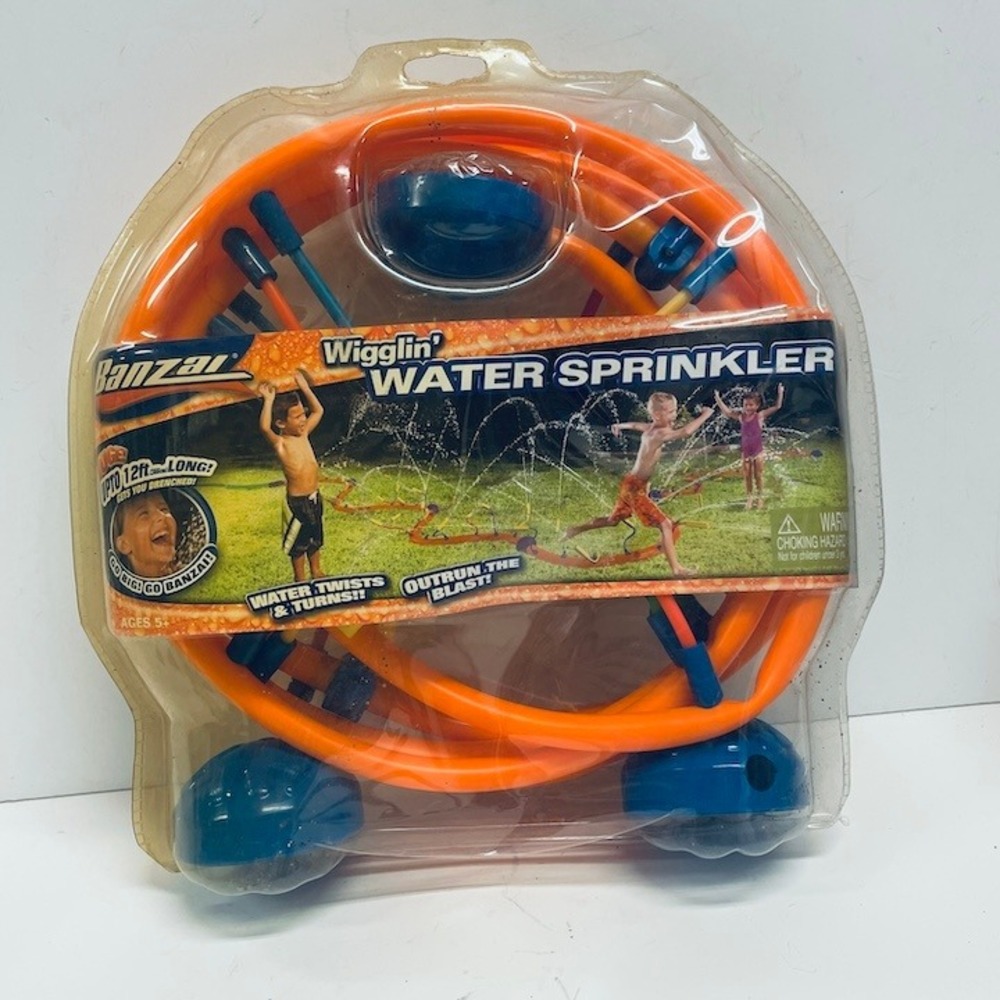 Banzai Wigglin Water Sprinkler 12ft Long Outdoor Kids Backyard Toy 01859 NEW